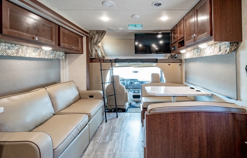 LARGE Class C Motorhomes - NashvilleRV