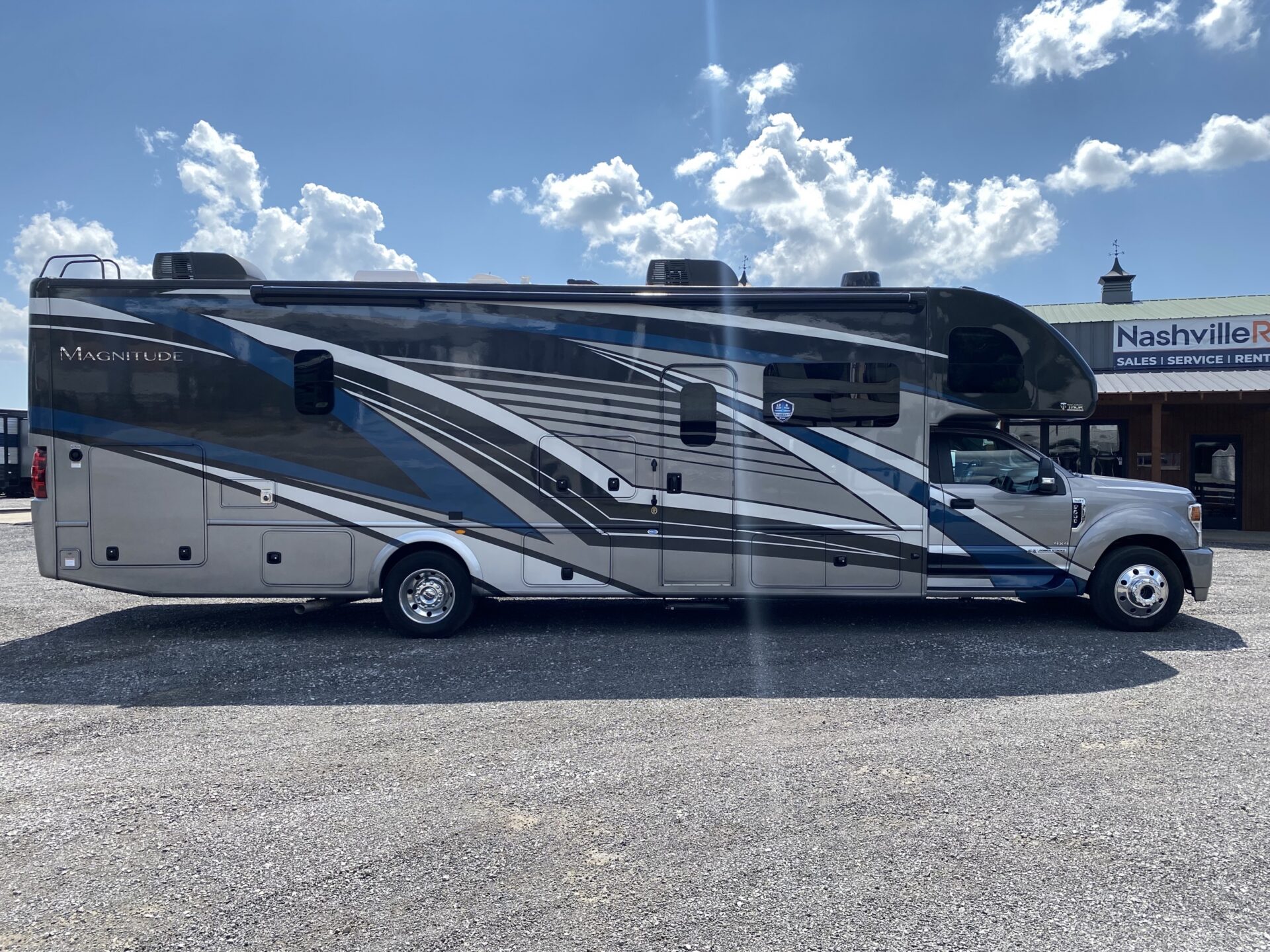 Super C Motorhome - Class-C motorhome rentals