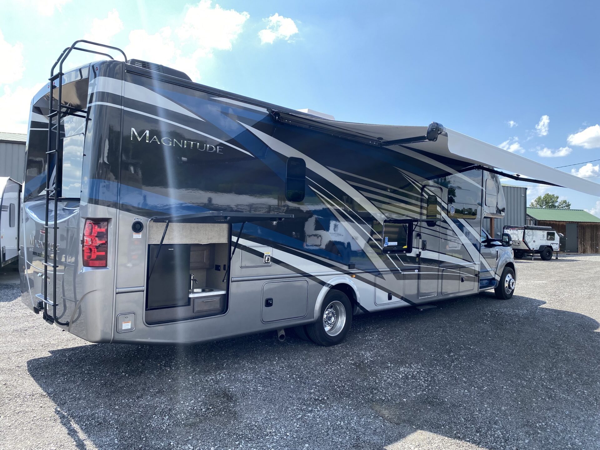 Super C Motorhome - Class-C motorhome rentals