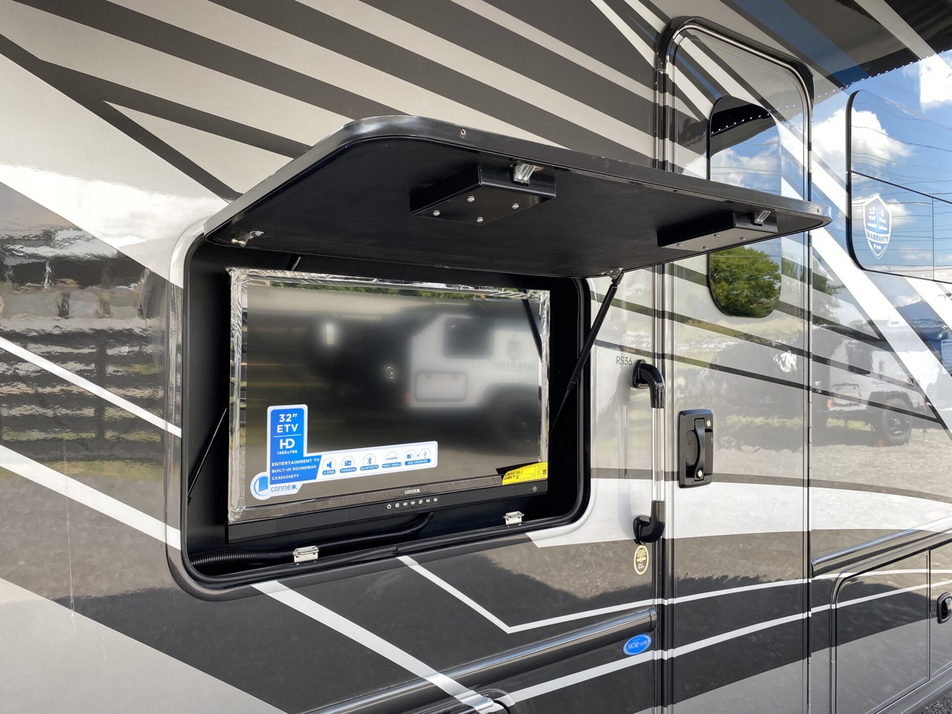 Super C Motorhome - Class-C motorhome rentals