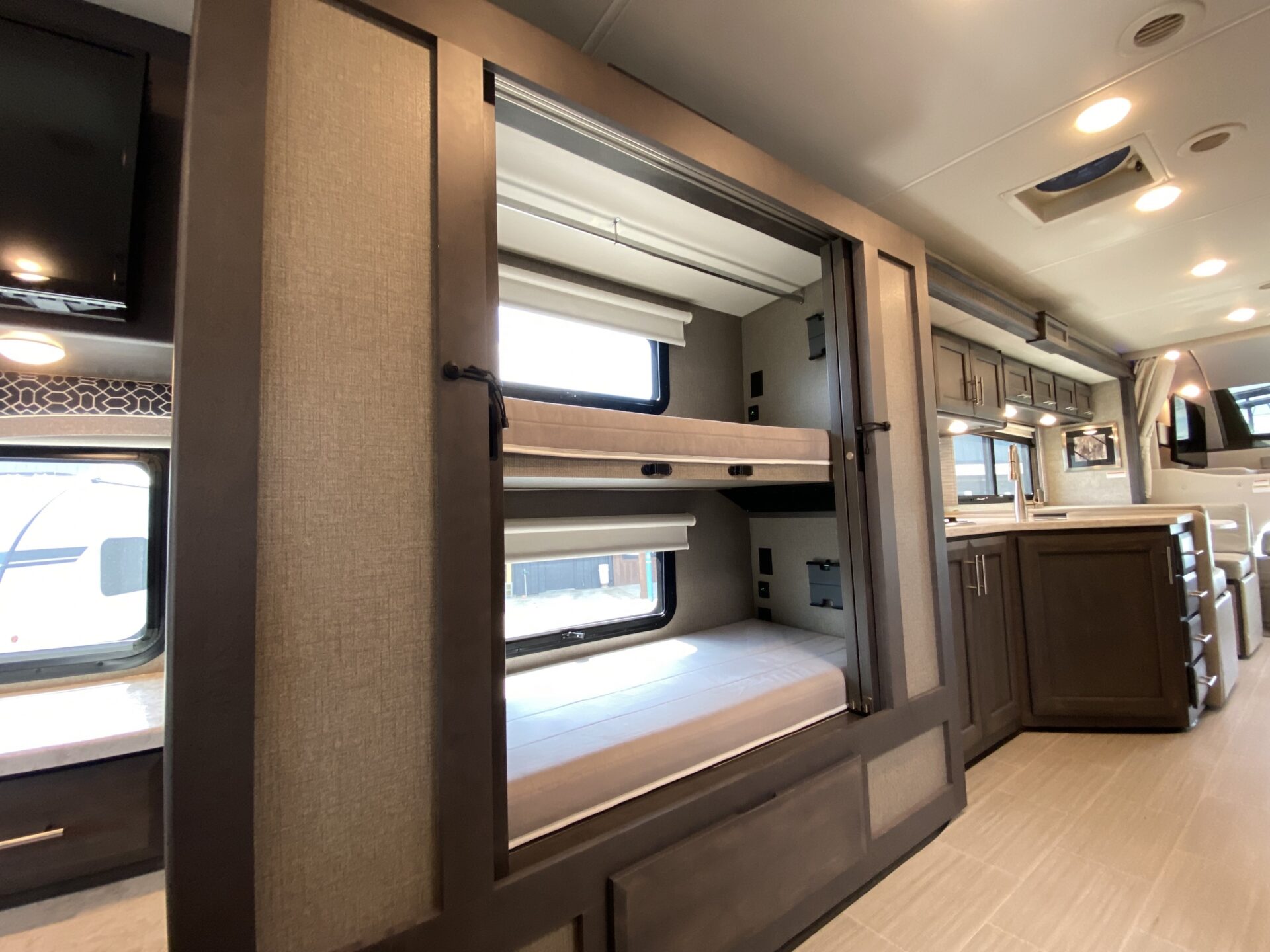 Super C Motorhome - Class-C motorhome rentals