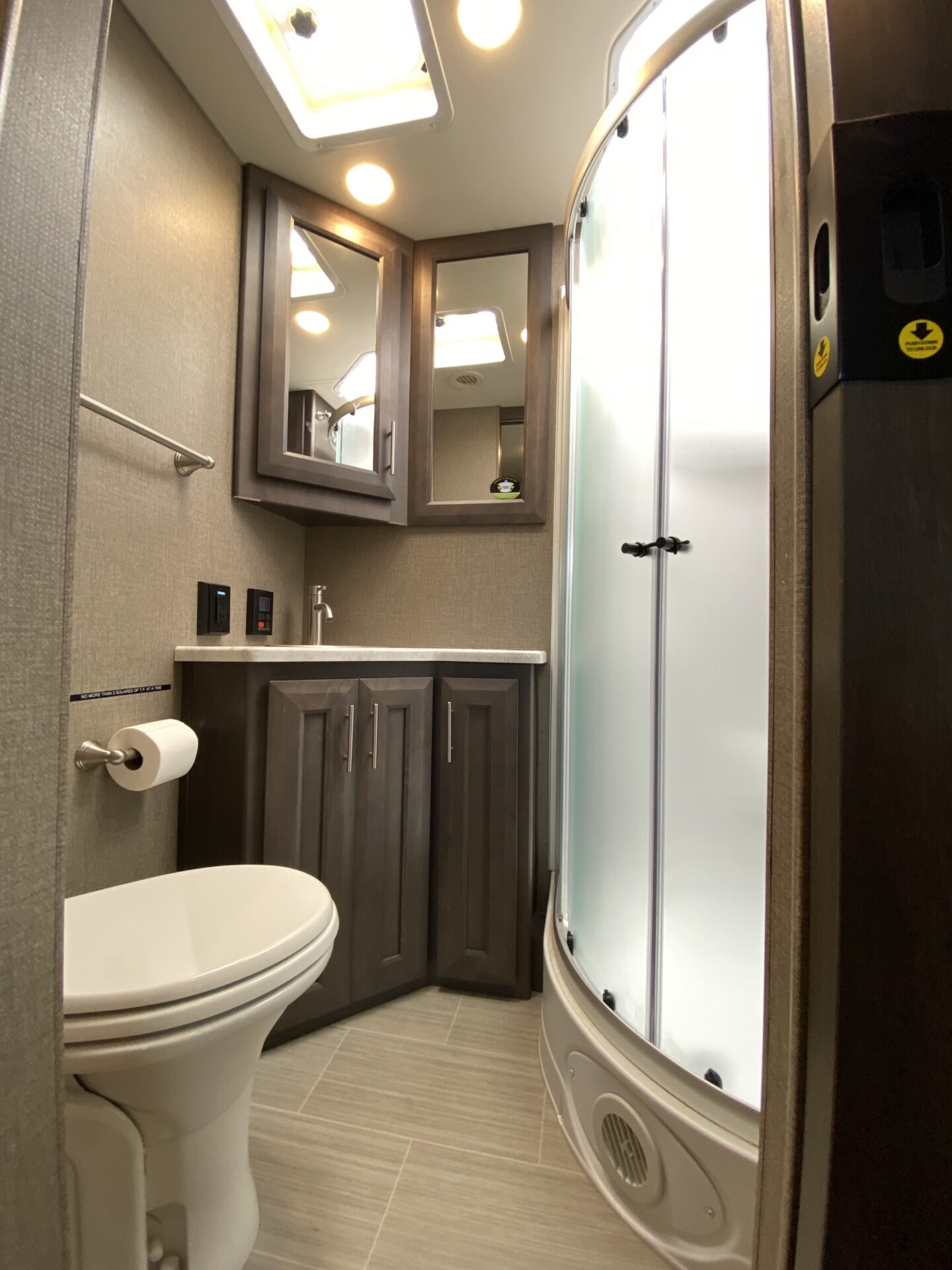 Super C Motorhome - Class-C motorhome rentals