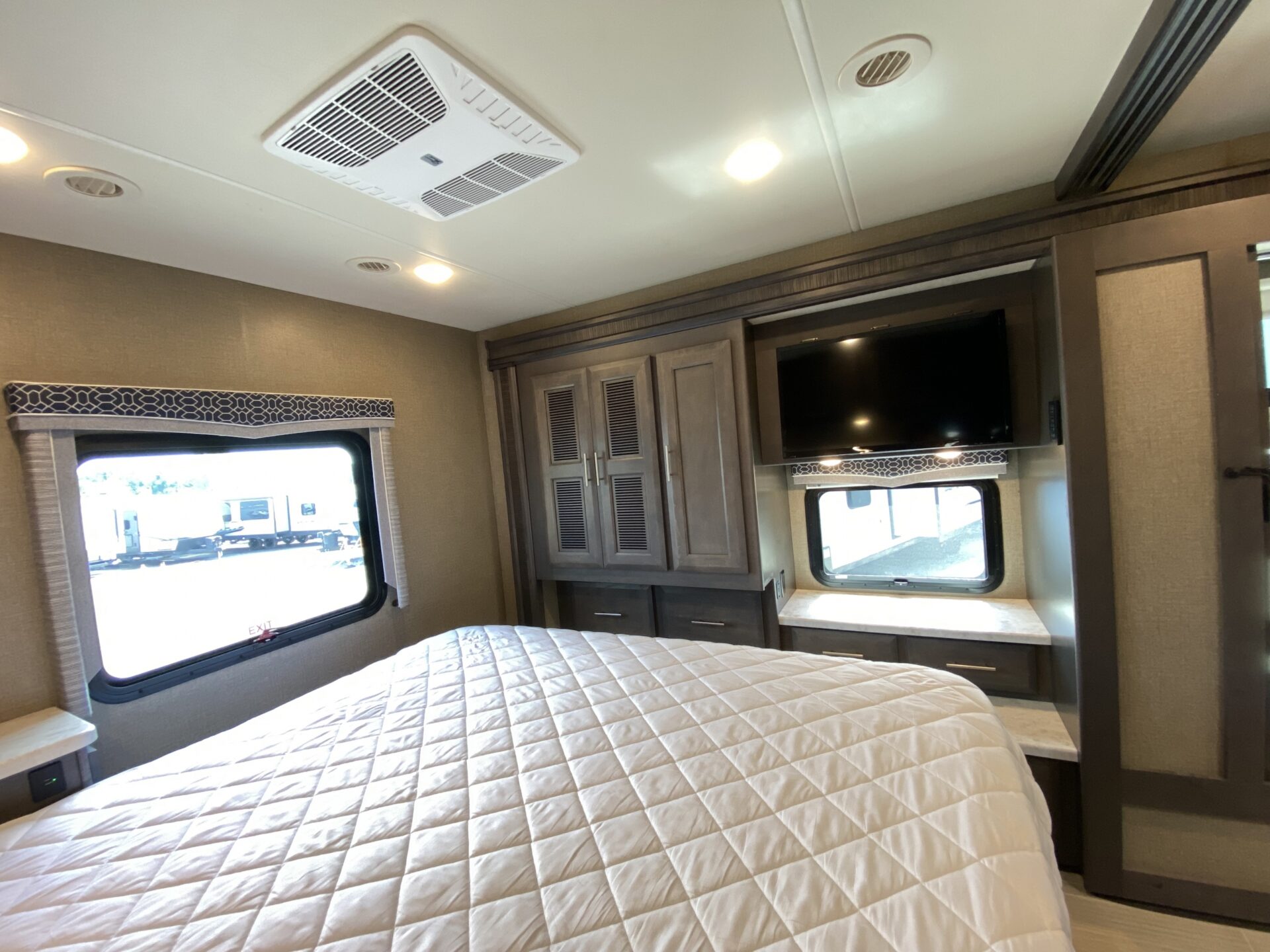 Super C Motorhome - Class-C motorhome rentals